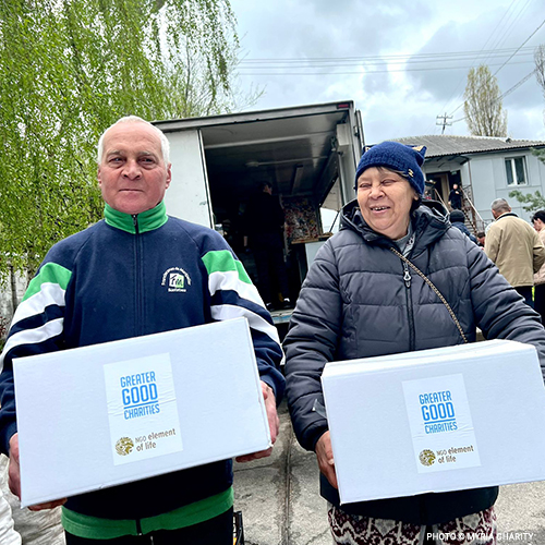 20230423_Couple_w_boxes_©_Myria_Charity_Ukraine_Crisis copy-1