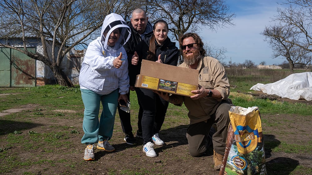 VS-Photograph_20240330_DRI_Ukraine_Beekeepers_Kravtsovas_031_©OroWhitley_GGC copy